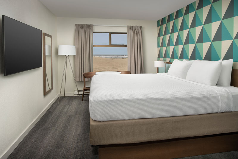 Ocean Front Seaside Hotel's King Guestroom with Beautiful Sea view